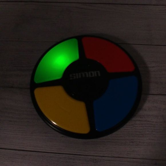 Simon Says Electronic Game Hasbro 2019 Classic Toy - Picture 6 of 8